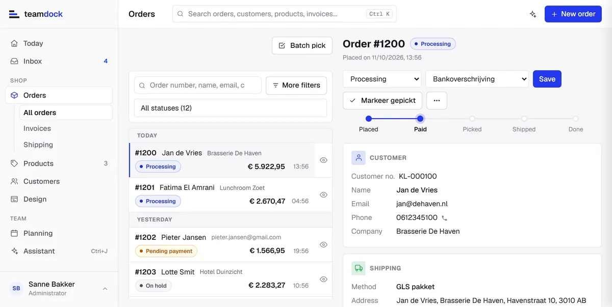 An order open beside the order list, with its progress from placed to done.